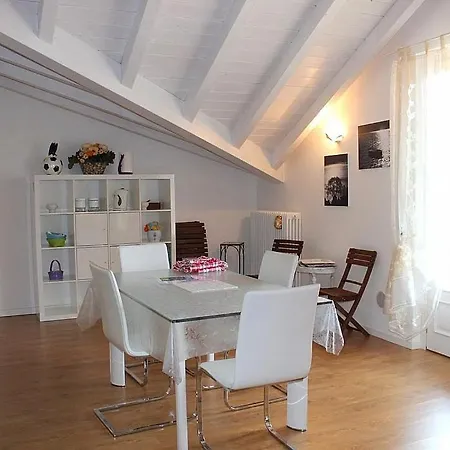 Sleeps 5 Pool Wifi * Mezzegra